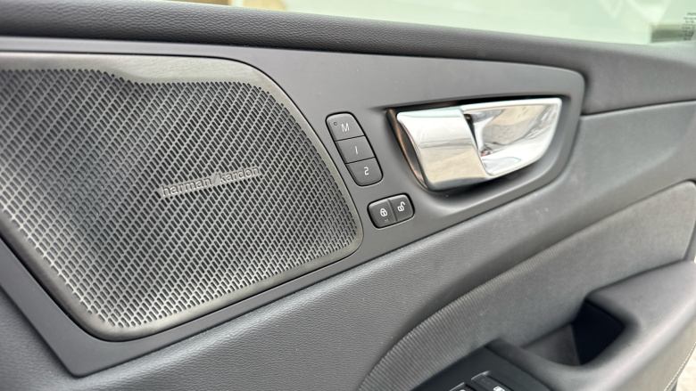 Volvo XC60 2.0 B5P Plus Dark 5dr AWD Geartronic Petrol Estate